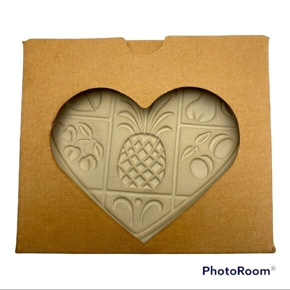 The Pampered Chef hospitality Pineapple Heart Cookie Mold 2001 Stoneware - Picture 5 of 6